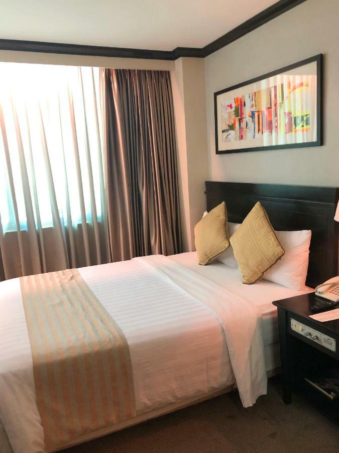 Tower Inn Makati Business Hotel Makati City Екстериор снимка