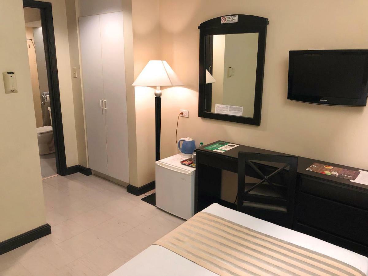 Tower Inn Makati Business Hotel Makati City Екстериор снимка