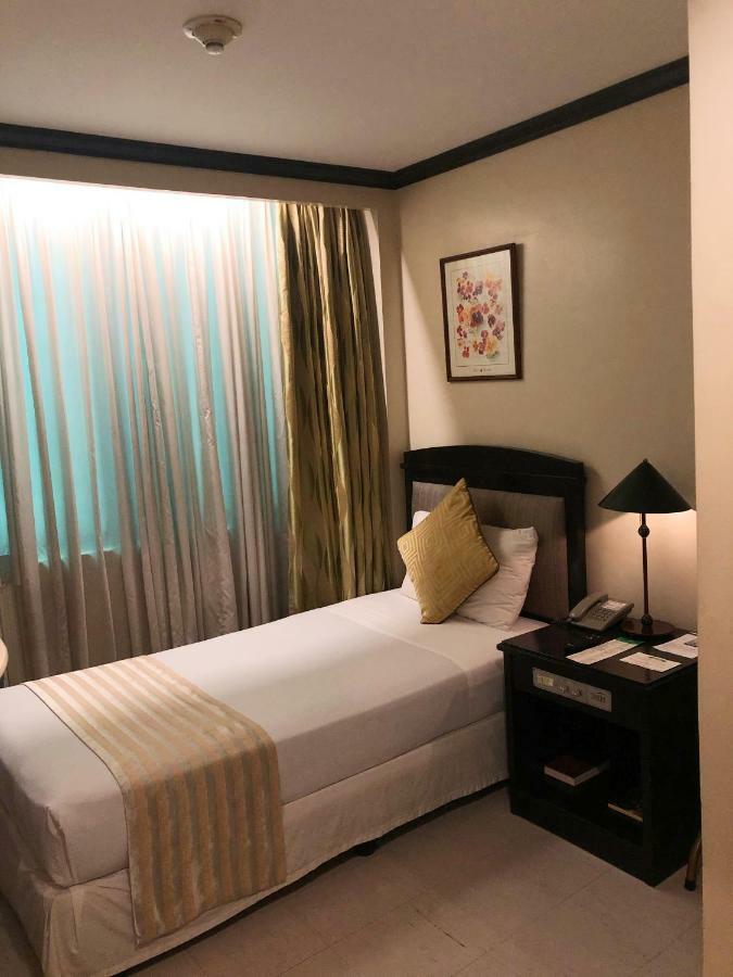 Tower Inn Makati Business Hotel Makati City Екстериор снимка