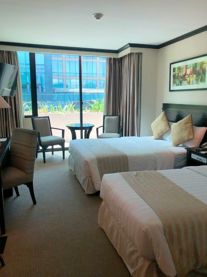 Tower Inn Makati Business Hotel Makati City Екстериор снимка
