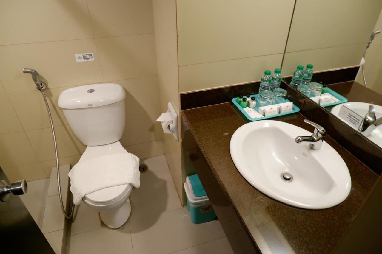 Tower Inn Makati Business Hotel Makati City Екстериор снимка